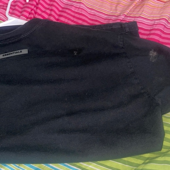 ESSENTIALS Tshirt - Picture 3 of 4